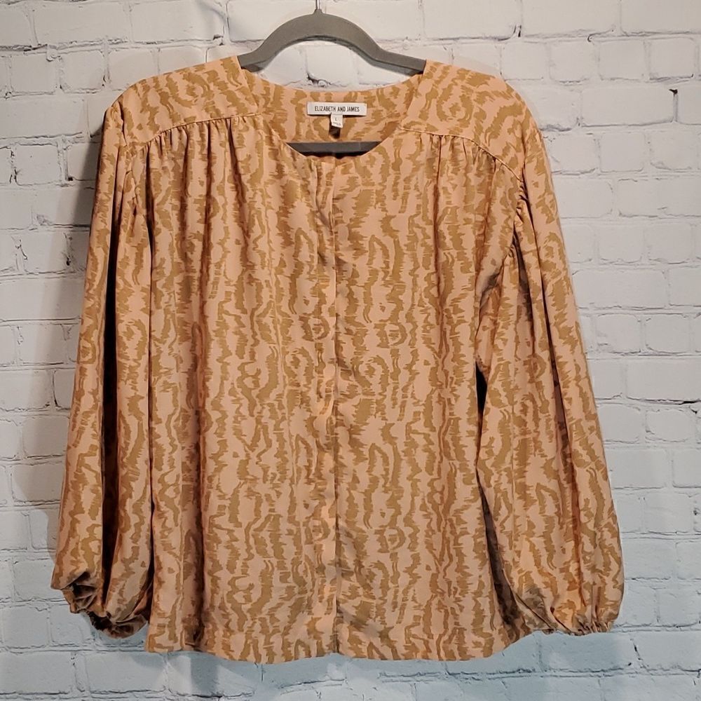 Elizabeth and James drop button front blouse size L in peach